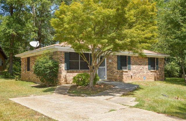Newly Renovated 3-Bedroom - William's Haven 5C with WiFi & AC, Louisville MS