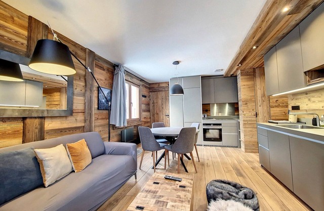 Newly Renovated 3-Room Apartment · Ski-in/Ski-out · Modern Comfort · Sleeps 4