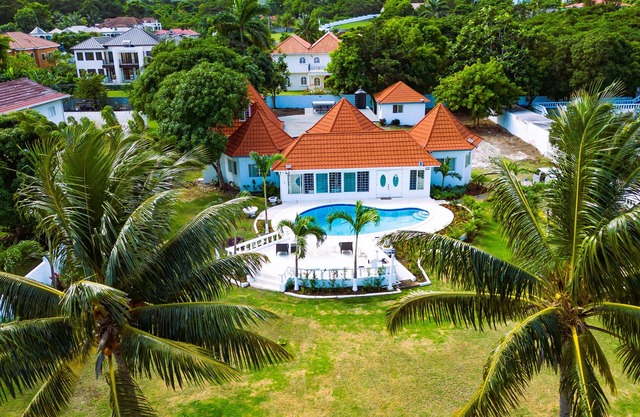 Newly Renovated! COCO PALMS - Exclusive villa with private pool/beach access.
