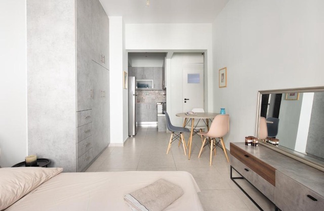 Newly Renovated Cozy Studio Downtown Athens