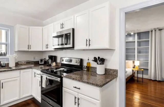 Newly Renovated Downtown Salem Apartment!