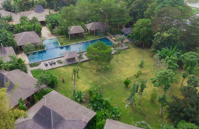 Newly Renovated, 12 Bedroom, The New Serenity River Villa near Canggu