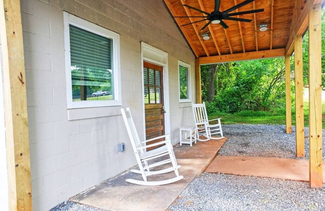 Newly Renovated Maiden Home - Perfect Small Town Retreat, 2BR Porch