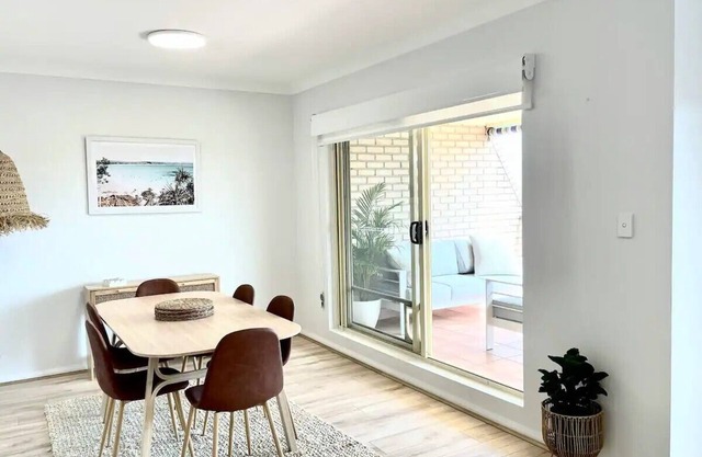 Newly renovated top floor apartment with beautiful views and a pool to enjoy.