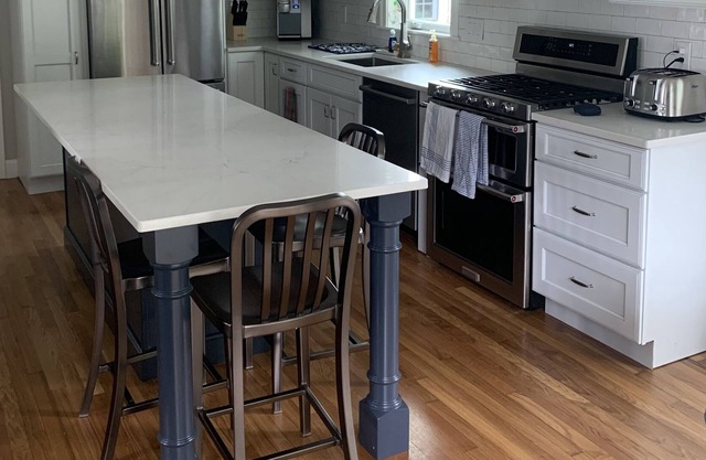 Newly Renovated w/ walk to Heights beach!