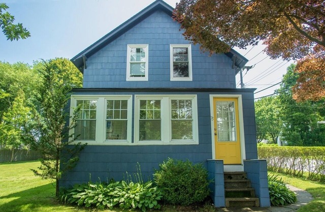 Newly Updated Island Home - Walking distance to the beach. Kid Friendly!