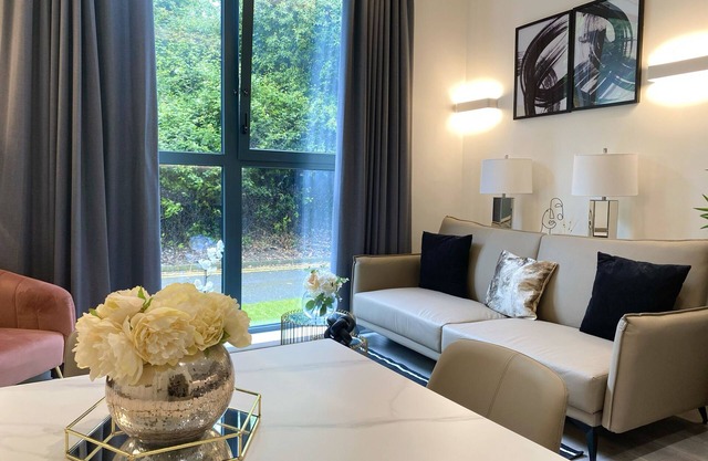 Newpointe Luxury Serviced Apartment at the Atrium