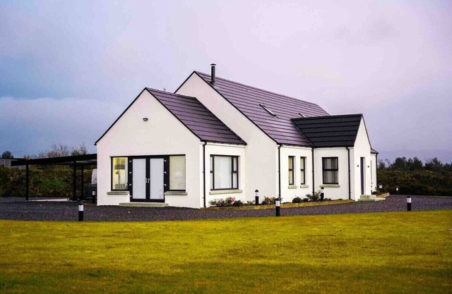 Newtown House, with Hot Tub and Bar
