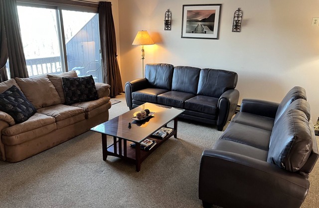 Next door to Camelback Resort, close to Outlets, Casino, Restaurants