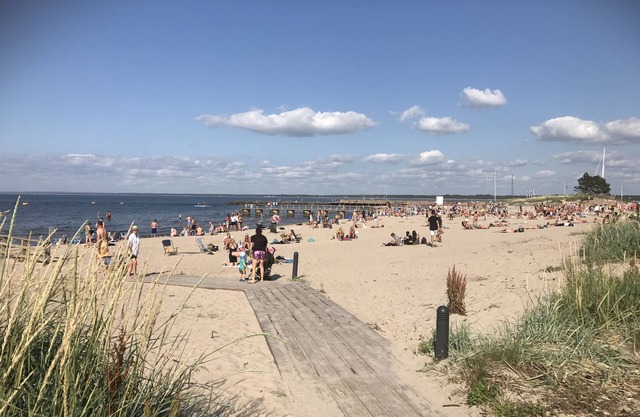Next door to Malen outdoor pools and the sea live own townhouse in Båstad