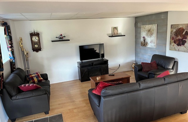 Nice 2-bedroom walk-in lower suite in Salmon Arm. Private parking and yard.