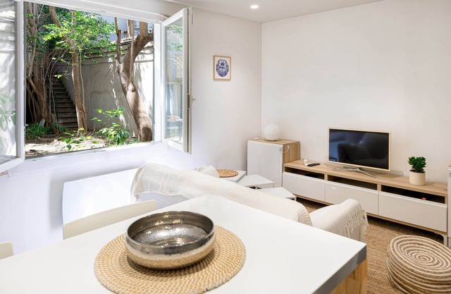 Nice 37 m² with garden in Marseille