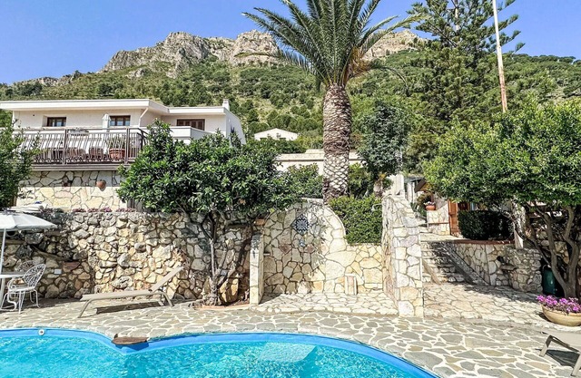 Nice apartment for 7 guests with pool, A/C, WIFI, TV and balcony