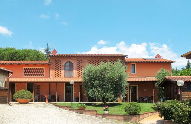 Nice apartment for 5 people with WIFI, A/C, pool, TV and patio