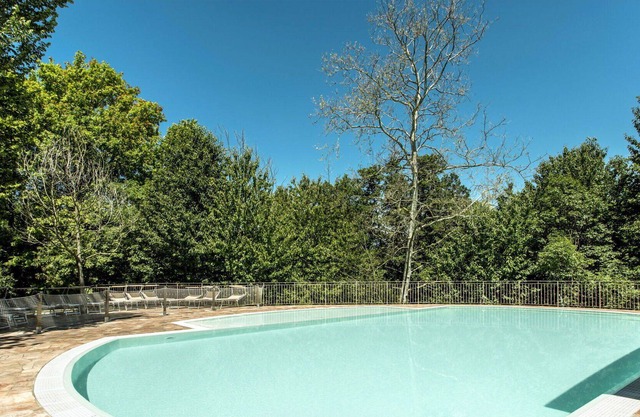 Nice apartment for 3 people with pool, A/C, WIFI, TV, balcony, pets allowed and parking