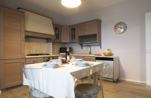 Nice apartment with private pool, WIFI, TV, terrace, pets allowed, panoramic view and parking