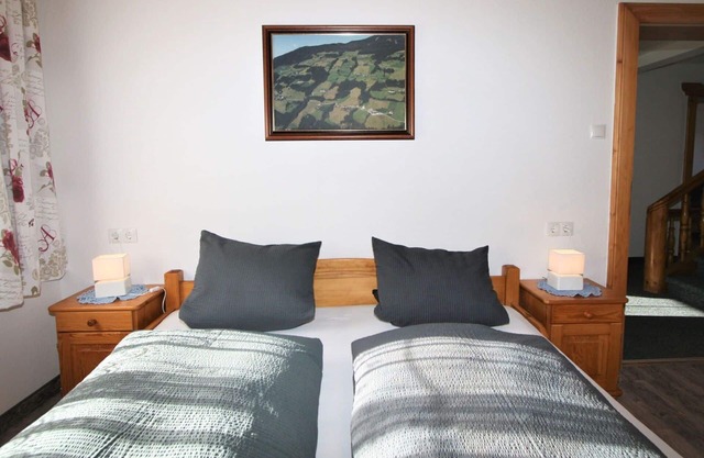 Nice apartment in villa for 5 guests with WIFI, TV, balcony, pets allowed and parking