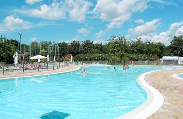 Nice apartment for 8 guests with A/C, WIFI, hot tub, pool, TV and terrace