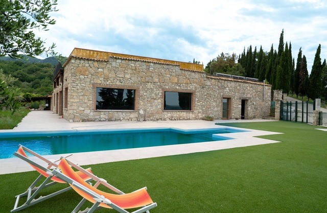 Nice apartment for 4 people with pool, A/C, WIFI, TV, balcony, pets allowed and parking