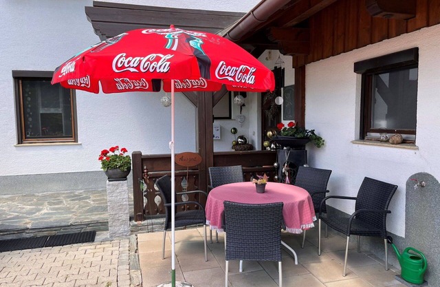 Nice apartment for 4 guests with WIFI, TV, patio and pets allowed