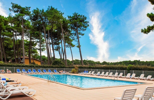 Nice apartment for 6 guests with WIFI, pool, TV, terrace, pets allowed and parking