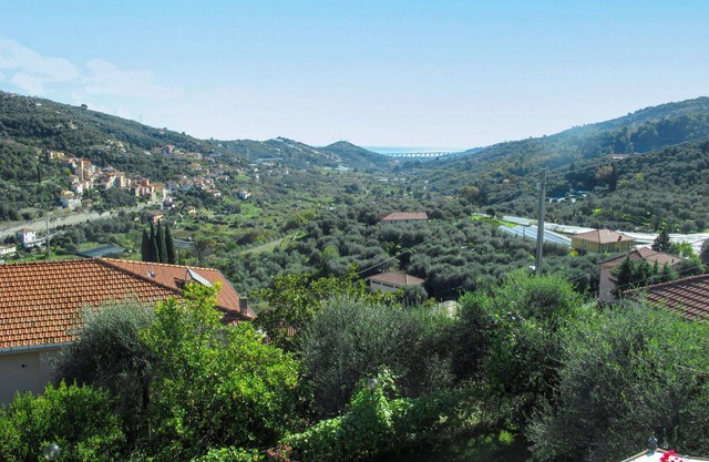 Nice apartment for 10 people with WIFI, private pool, TV and patio