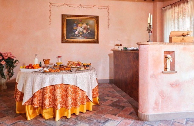 Nice apartment for 2 guests with WIFI, pool, TV and balcony, close to Spoleto