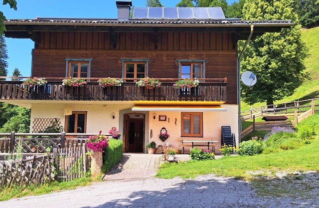 Nice apartment for 3 guests with WIFI, TV, terrace, pets allowed, panoramic view and parking