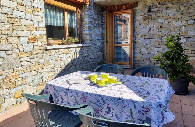 Nice apartment for 4 people with WIFI, TV and patio