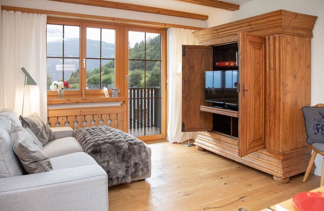 Nice apartment for 5 people with WIFI, pool, TV, balcony and panoramic view