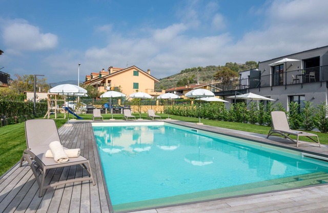 Nice apartment for 6 guests with WIFI, A/C, pool, TV, terrace and pets allowed