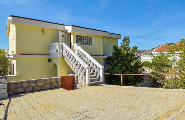 Nice apartment for 6 guests with A/C, WIFI, TV, terrace and parking