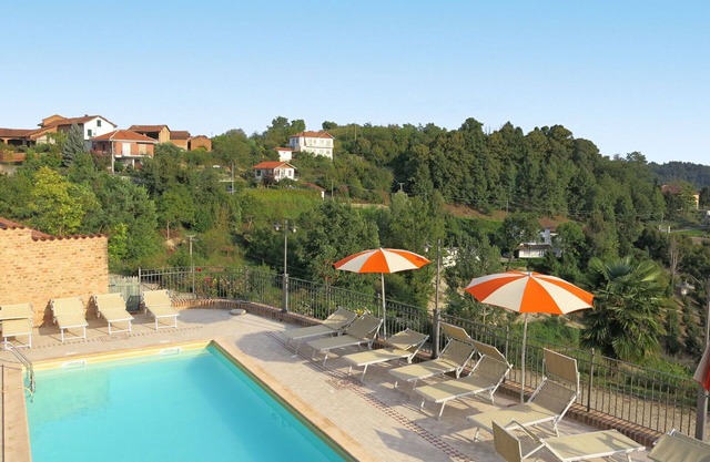 Nice apartment for 3 guests with pool, WIFI, TV, patio, pets allowed and parking