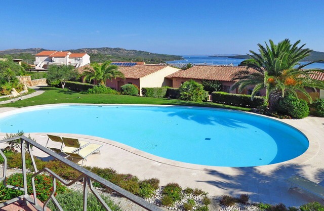 Nice apartment for 6 guests with pool, WIFI, A/C, terrace and pets allowed