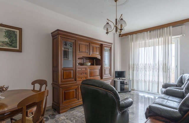 Nice apartment for 5 people with WIFI, TV, balcony and pets allowed