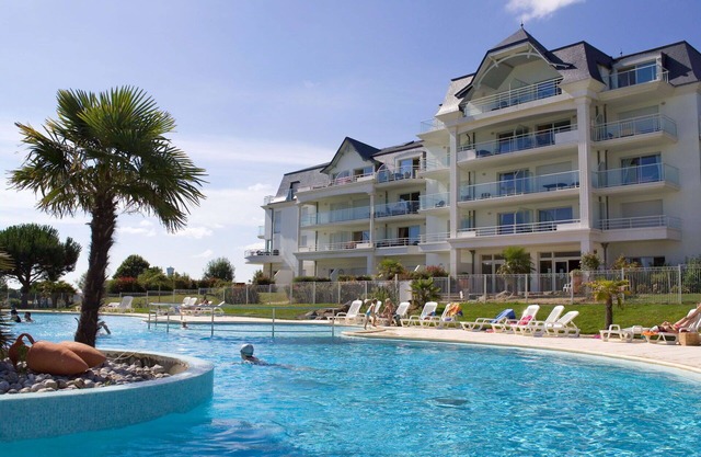 Nice apartment for 4 guests with WIFI, pool, terrace, pets allowed and parking