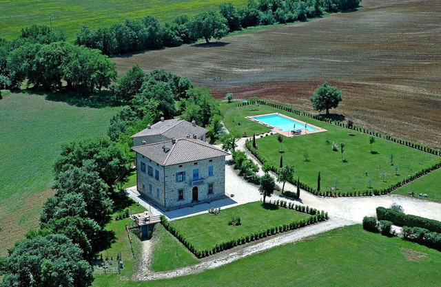 Nice apartment in villa for 4 people with WIFI, pool, TV, patio and panoramic view