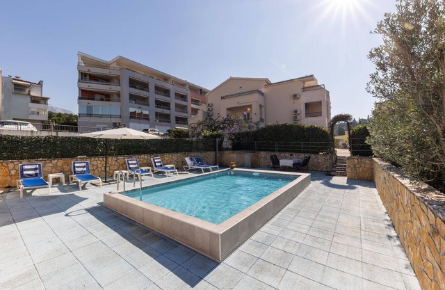 Nice apartment in Makarska