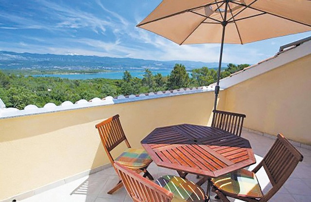 Nice apartment in Malinska