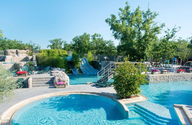 Nice apartment in villa for 4 people with pool, hot tub, WIFI, A/C, TV, patio and parking