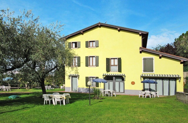 Nice apartment in villa for 4 people with pool, WIFI, A/C and TV