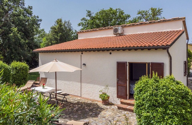 Nice apartment in villa for 2 people with pool, A/C, WIFI, patio and panoramic view
