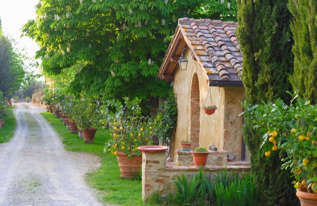 Nice apartment in villa with pool, WIFI, TV, patio and panoramic view, close to San Gimignano