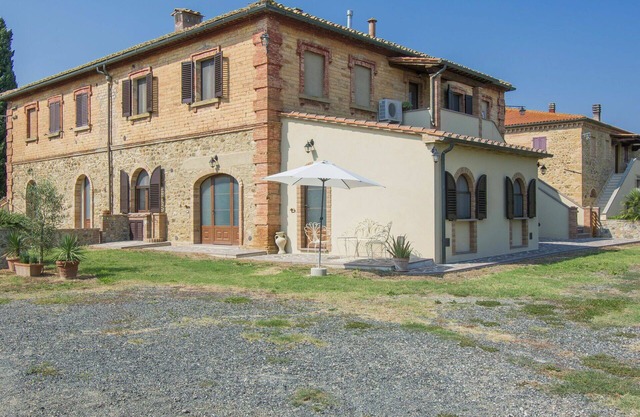 Nice apartment in villa for 7 guests with A/C, WIFI, terrace and pets allowed