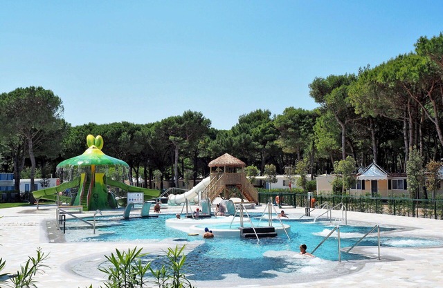 Nice apartment in villa for 4 guests with pool, A/C, WIFI, TV and terrace