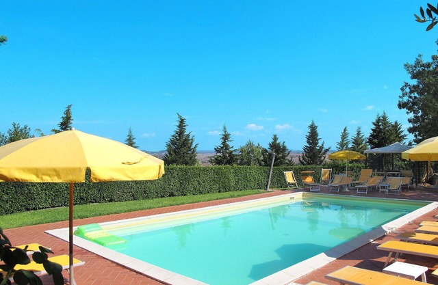 Nice apartment in villa for 4 people with pool, WIFI, TV and patio