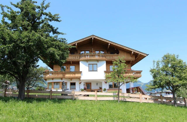 Nice apartment in villa for 6 people with WIFI, TV, terrace, pets allowed and panoramic view