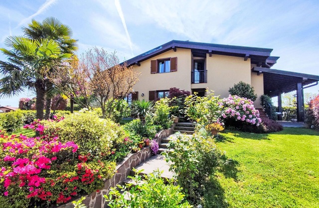 Nice apartment for 5 guests with WIFI, A/C, TV, balcony, panoramic view and parking