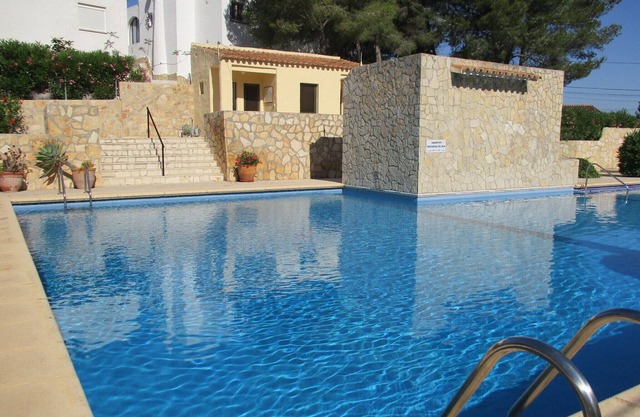 Nice apartment with sea views, roof terrace and nice communal pool