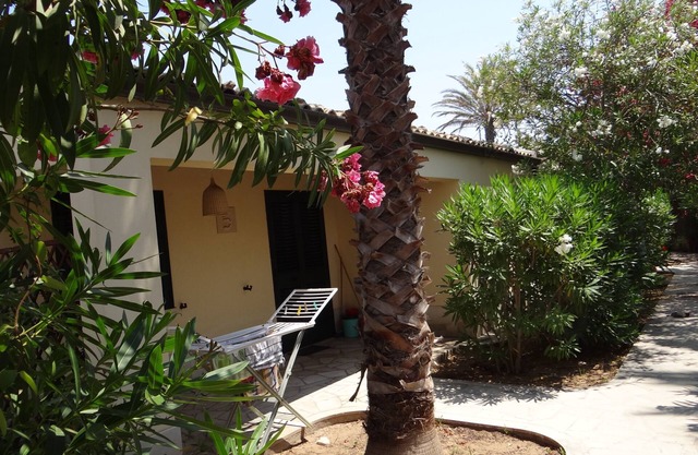 Nice centrally located bungalow directly on the sandy beach